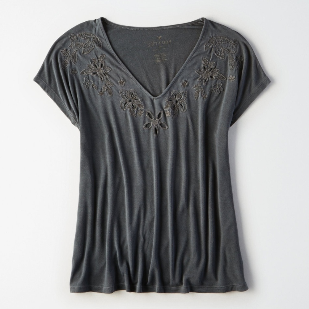 CUT OUT EMBROIDERY V-NECK T-SHIRT